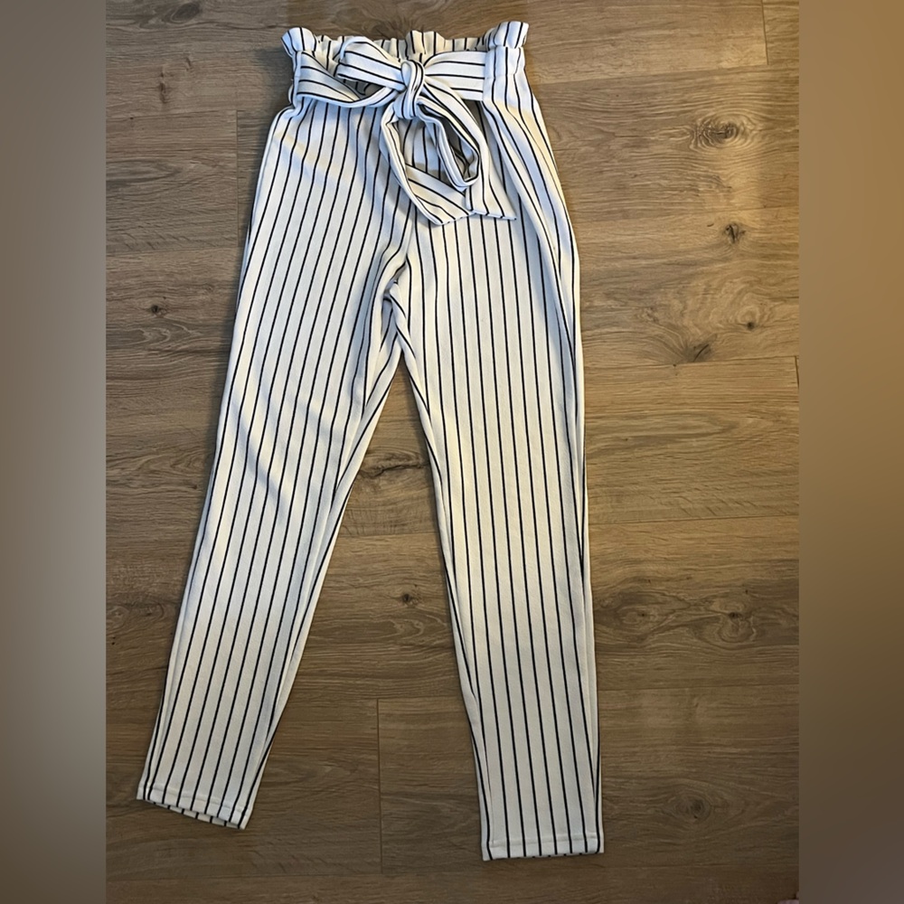 Paper bag waist striped paints. Size medium